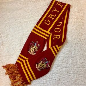 Harry Potter Gryffindor scarf from universal